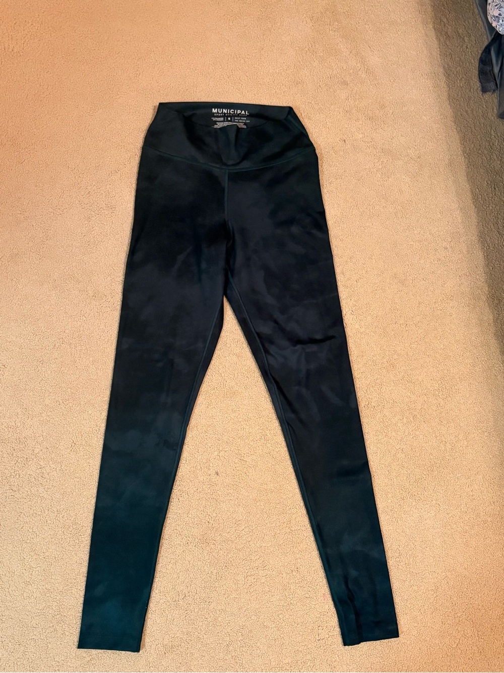 Municipal women’s camo green  Active Leggings